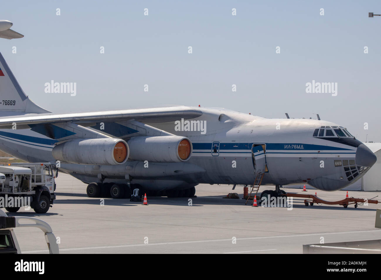 Istanbul, Turchia - Settembre-18,2019: Ilyushin Il-76MD piano di close-up. Teknofest presso il festival 2019. Atatürk pista di aeroporto. Foto Stock