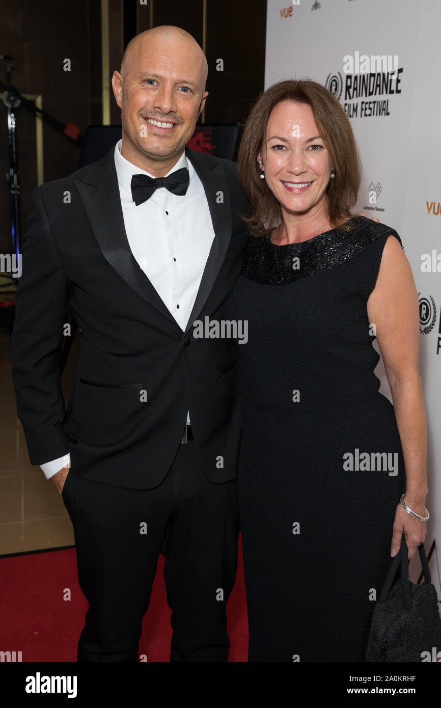 Valutazione tappeto rosso arrivi per la ventisettesima Raindance Film Festival 2019 launch party al May Fair Hotel dotato di: Dale Pinnock, Tanya Franks dove: Londra, Regno Unito quando: 20 Ago 2019 Credit: Phil Lewis/WENN.com Foto Stock