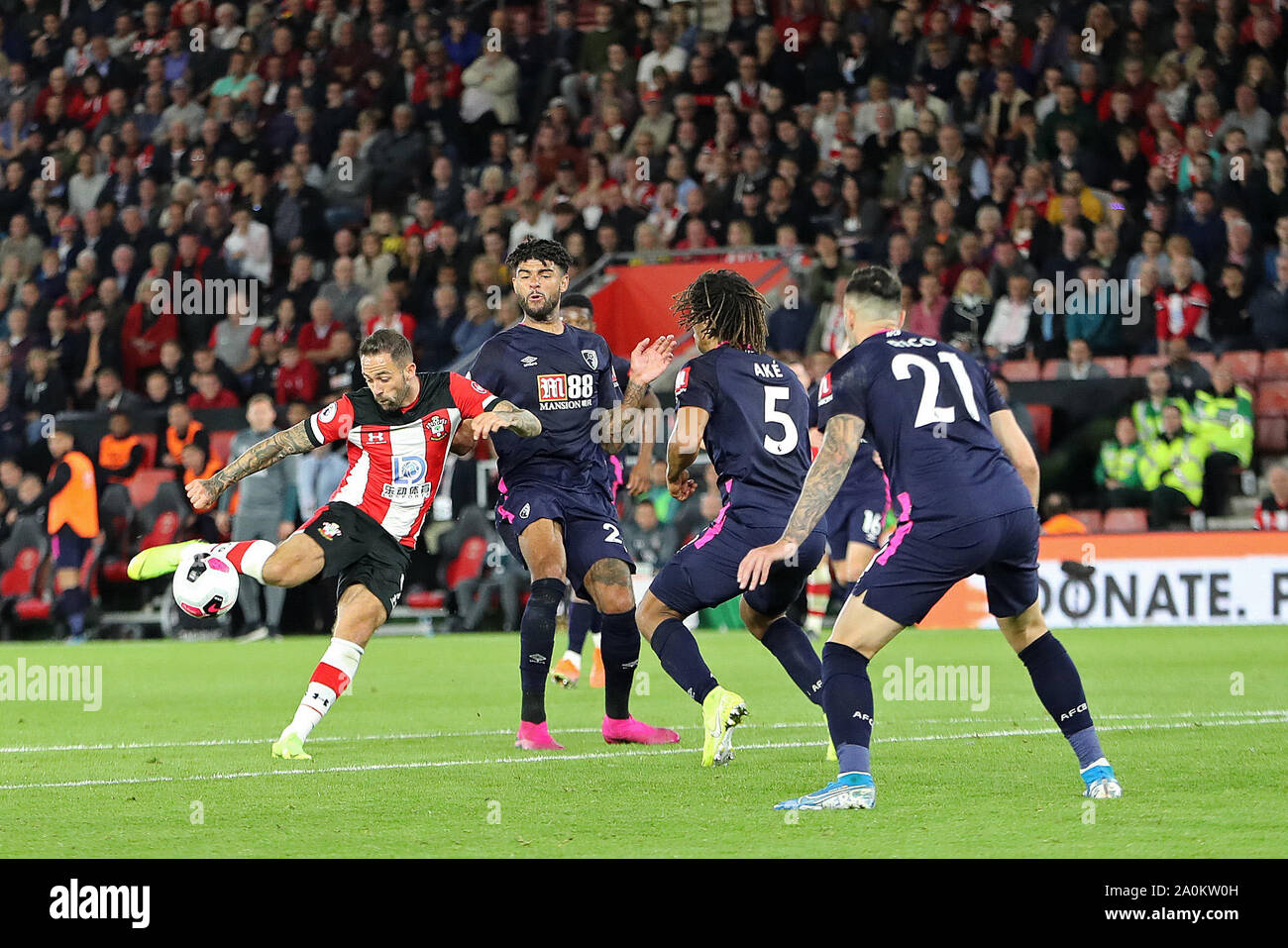 Southampton, Regno Unito. Xx Settembre 2019. Danny rali di Southampton spara a obiettivo durante il match di Premier League tra Southampton e Bournemouth presso il St Mary's Stadium, Southampton venerdì 20 settembre 2019. (Credit: Jon Bromley | MI News) La fotografia può essere utilizzata solo per il giornale e/o rivista scopi editoriali, è richiesta una licenza per uso commerciale Credito: MI News & Sport /Alamy Live News Foto Stock