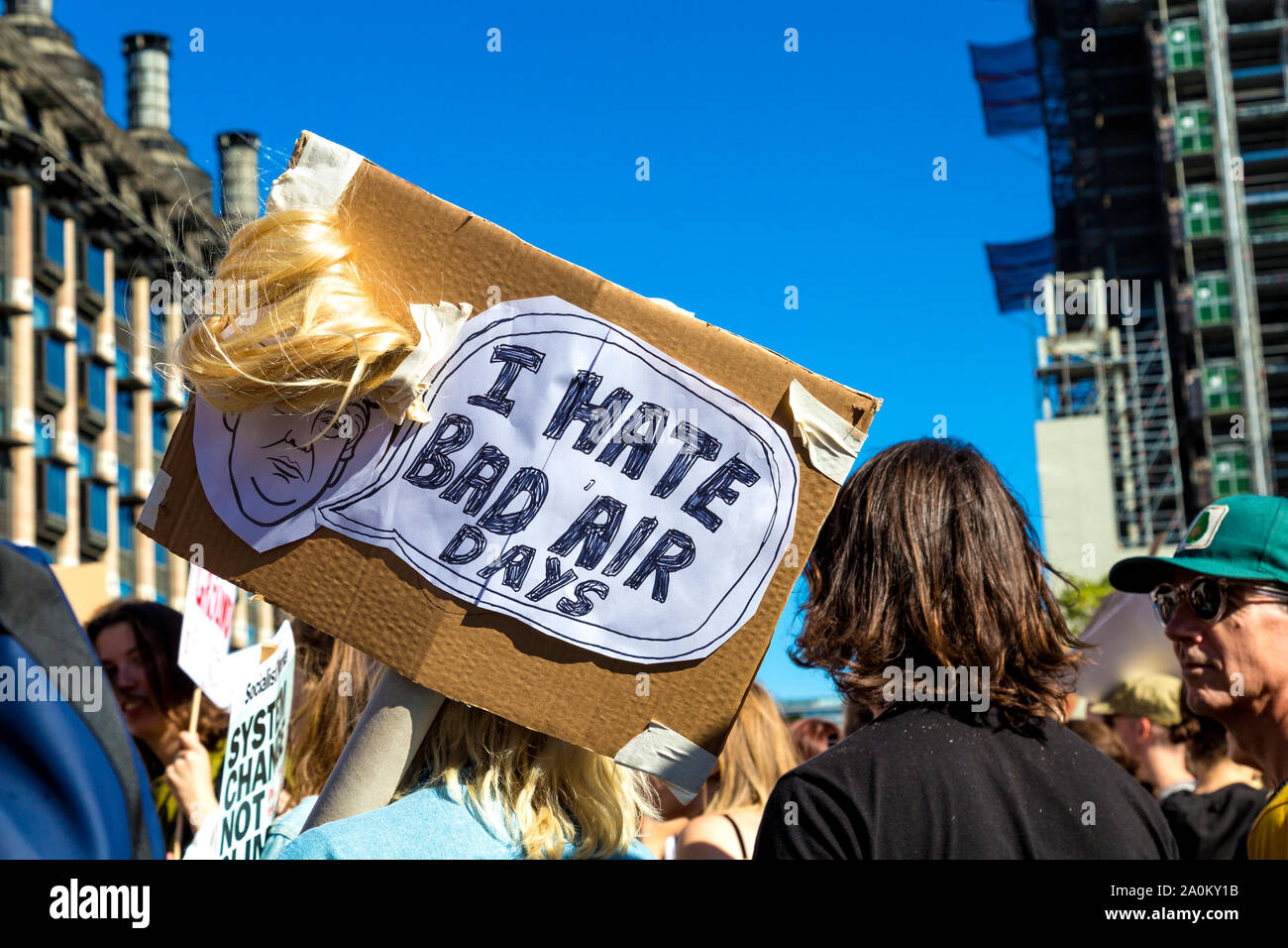 Il 20 settembre 2019, London, Regno Unito - Donald Trump "Io odio aria cattiva giorni " segno del clima globale sciopero a Westminster Foto Stock