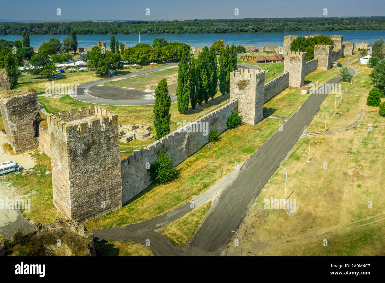 Smederevo antenna vista panorama del medievale Serbian-Byzantine-castello ottomano lungo il fiume Danubio un nostro est di Belgrado Foto Stock