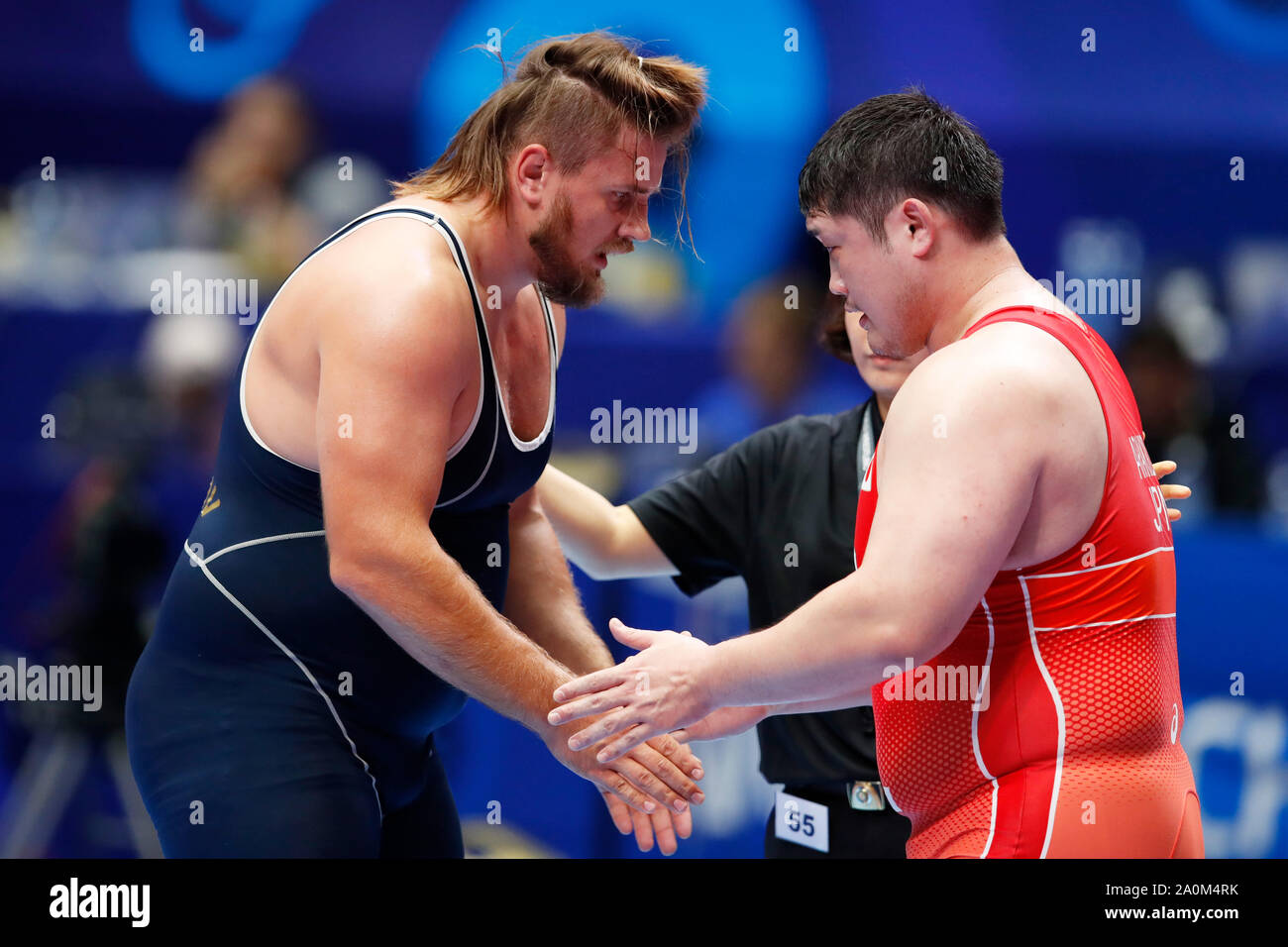 Nursultan, Kazakistan. Xx Settembre, 2019. (L a R) Alexandr Romanov (MDA), Nobuyoshi Arakida (JPN) Wrestling : 2019 Wrestling Senior Campionati del mondo uomini stile libero -125 kg a Barys Arena di Nursultan, Kazakistan . Credito: Naoki Morita AFLO/sport/Alamy Live News Foto Stock