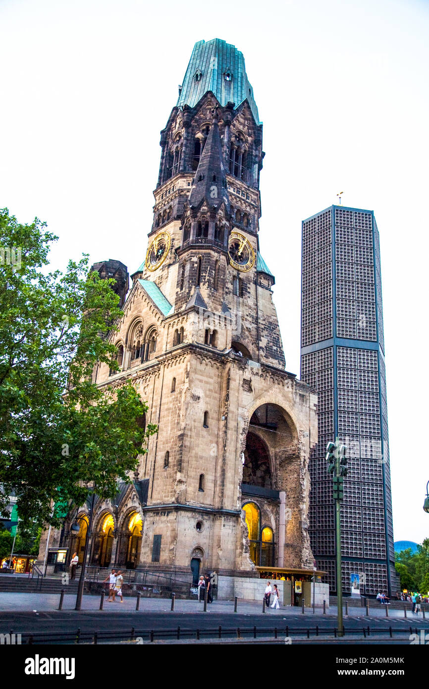Le rovine di una torre di Gedachtniskirche. Costruito per commemorare il Kaiser Guglielmo I, fu distrutto nel 1943. Berlino Germania. Foto Stock