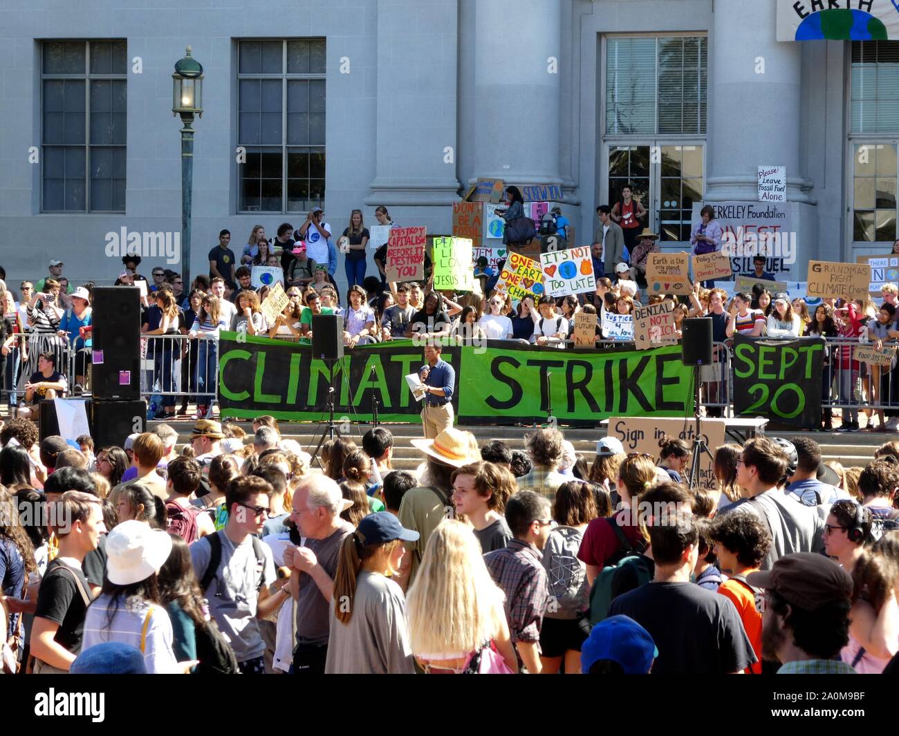 Scuola Walk-Out evento presso UC Berkeley campus su settembre 20th, 2019, il primo giorno del clima internazionale settimana di sciopero Foto Stock