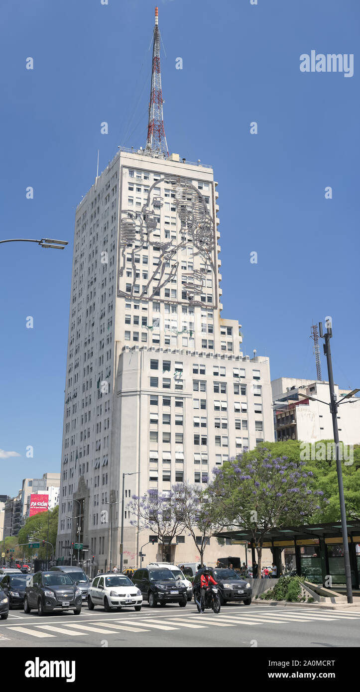 Buenos Aires, Argentina - 3 Novembre 2018: l'ora di punta e il traffico sul sreets della città di Buenos Aires. Questa foto mostra la downtown e Eva Peron in 9 Foto Stock