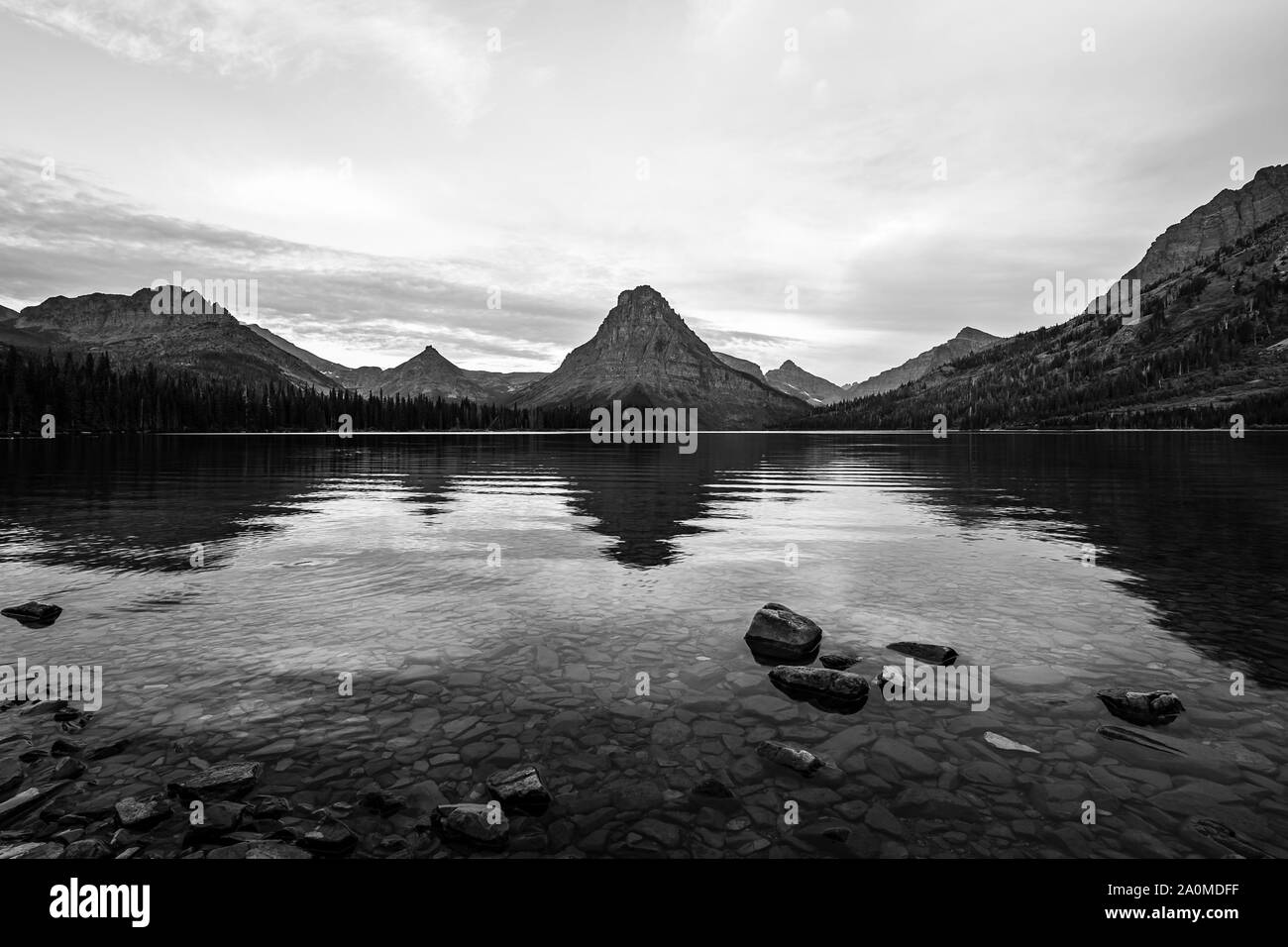 Due Lago di medicina all'alba, il Glacier National Park Foto Stock