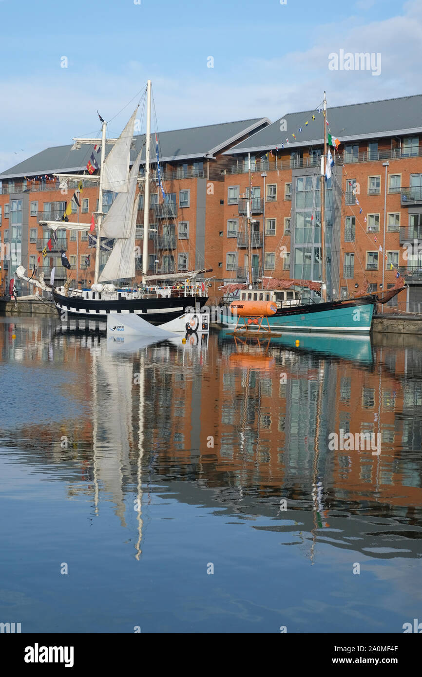 Il principale bacino di Gloucester Docks nel sud-ovest Inghilterra durante il Festival dei Velieri nel 2019 Foto Stock