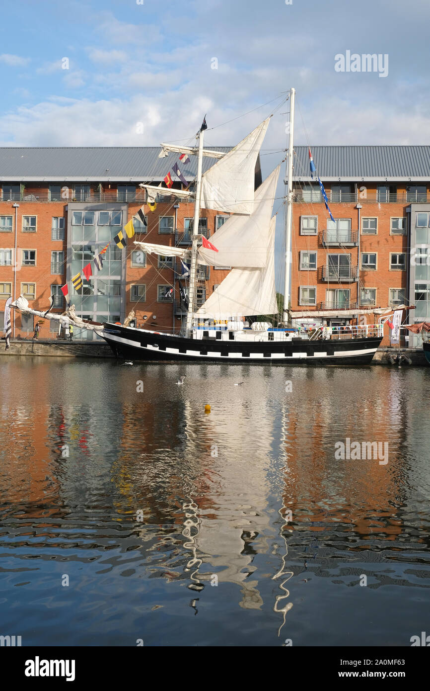 Il principale bacino di Gloucester Docks nel sud-ovest Inghilterra durante il Festival dei Velieri nel 2019 Foto Stock