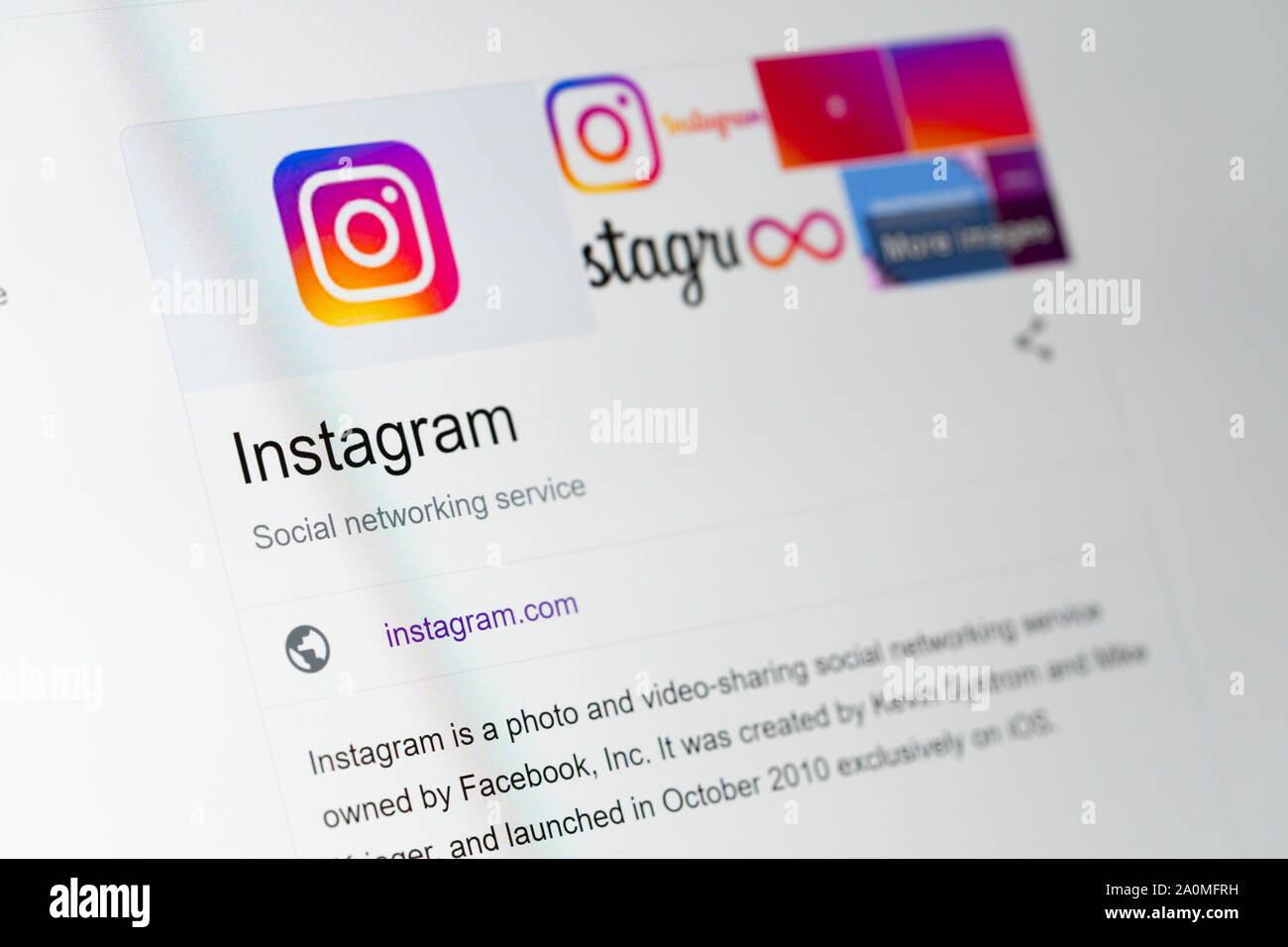 Una vista ingrandita di uno schermo di un computer la pagina web che mostra il Instagram da Facebook home page Foto Stock