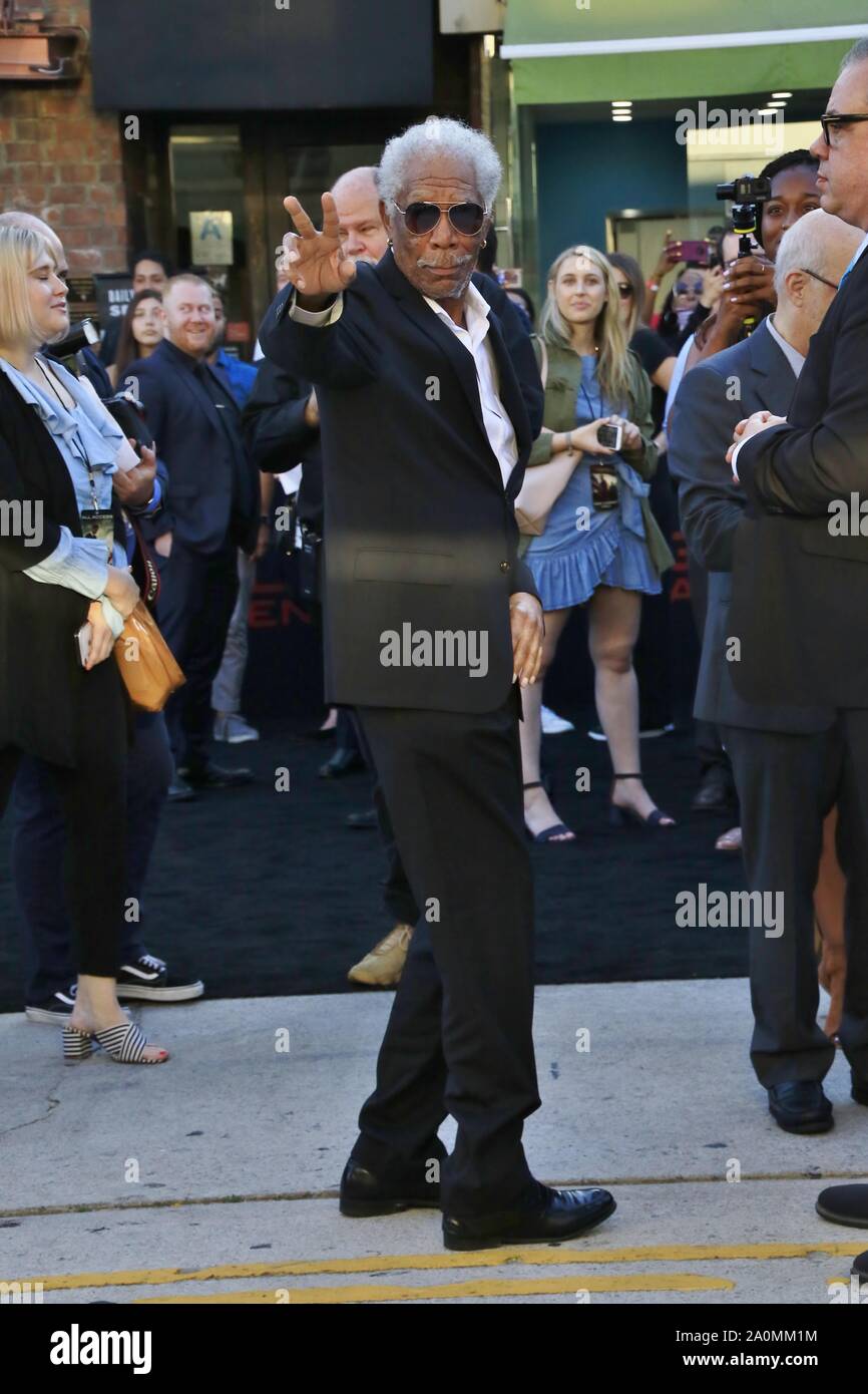 Morgan Freeman e Piper Perabo arrivano al tappeto nero per il 'angelo caduto' premiere al Regency Theatre di Westwood CA 20 agosto 2019. Dotato di: Morgan Freeman dove: Hollywood, California, Stati Uniti quando: 21 Ago 2019 Credit: WENN.com Foto Stock