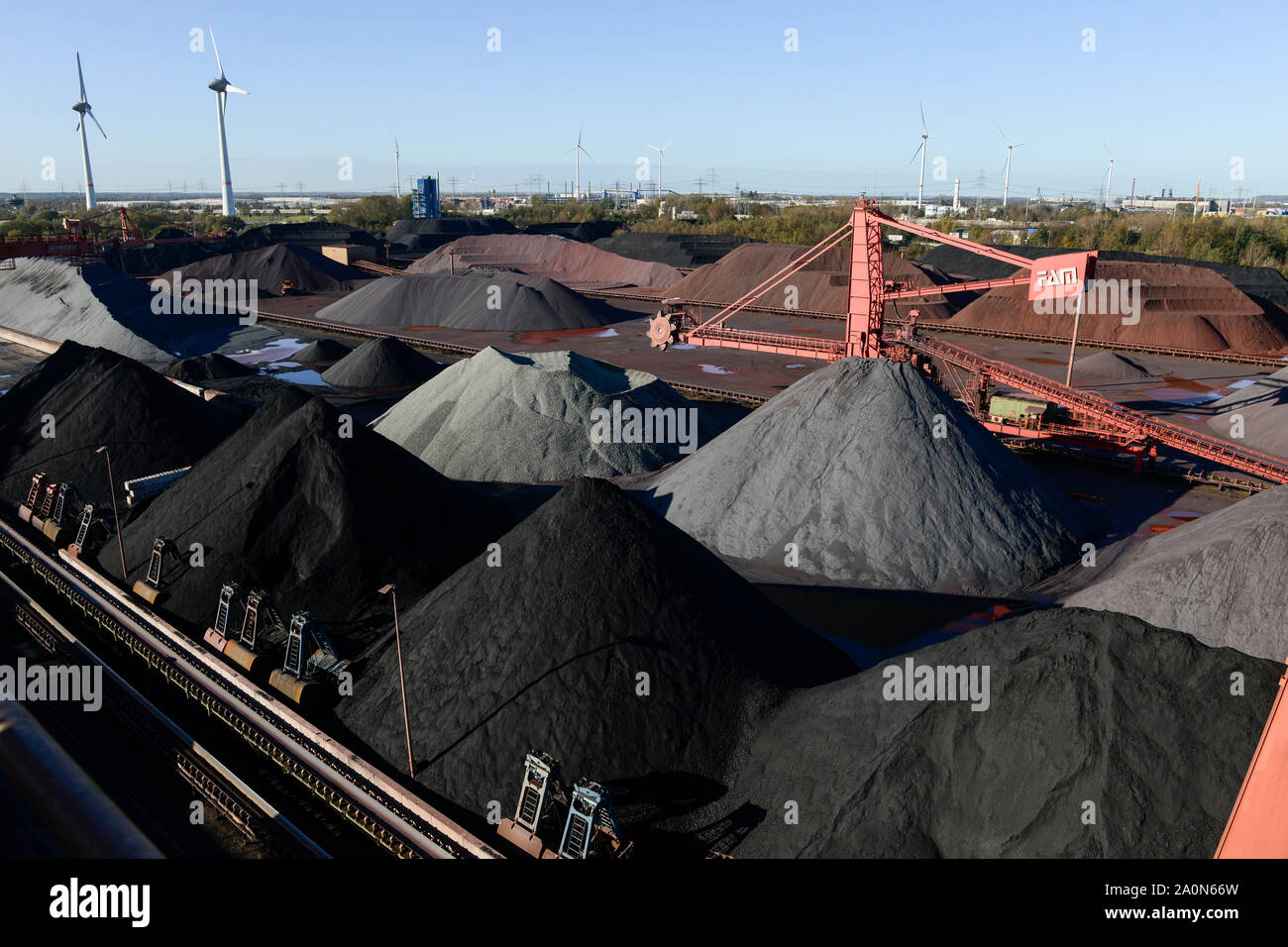 Germania, Amburgo, Hansaport importazione di carbone e minerali / Deutschland, Amburgo, Hansaport, importare von Kohle und Erz, Lagerung und Weitertransport zu Kraftwerken und Stahlwerken Foto Stock