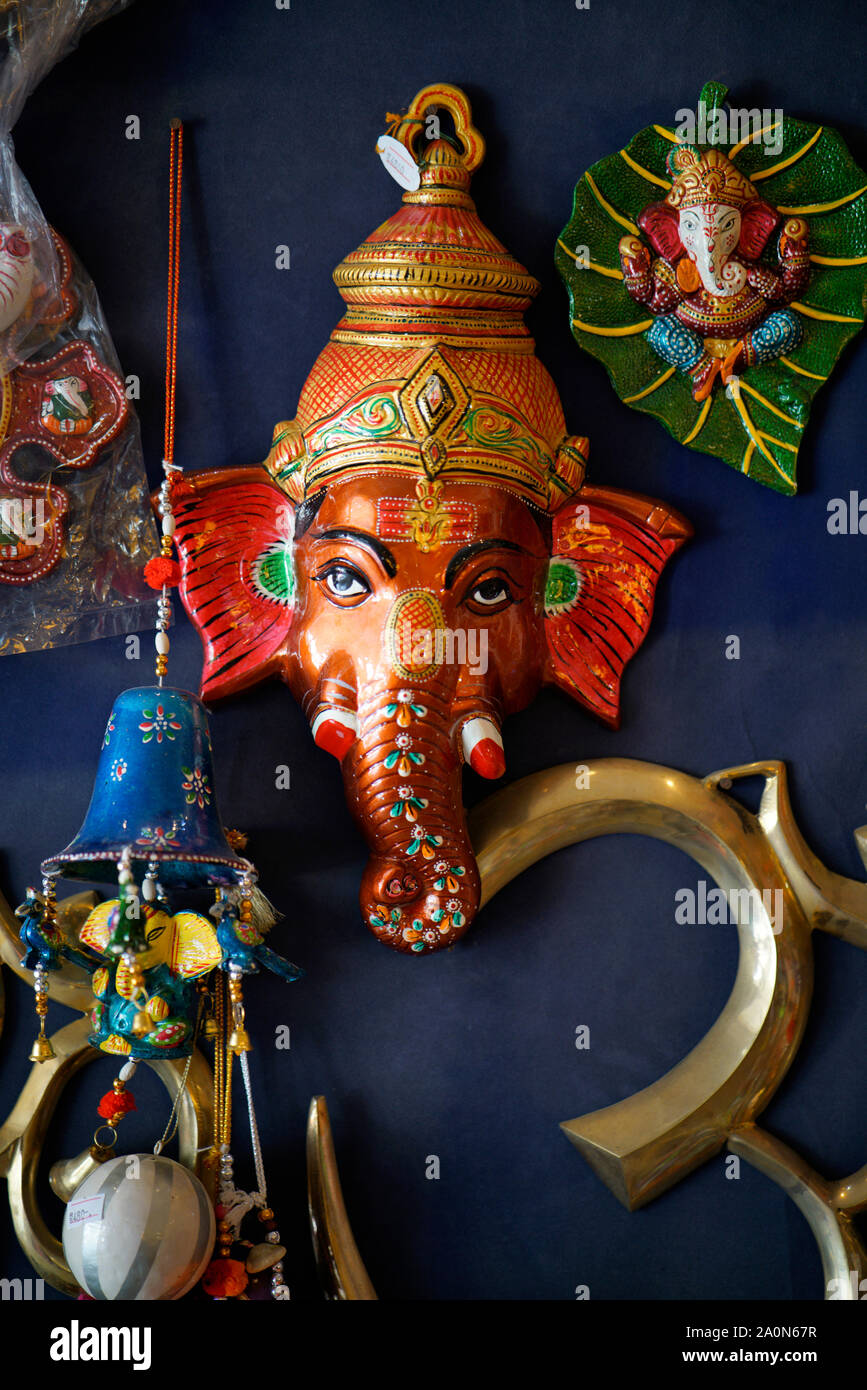 Tradizionale maschera di legno del Ganesha a Pokharan, Rajasthan, India Foto Stock