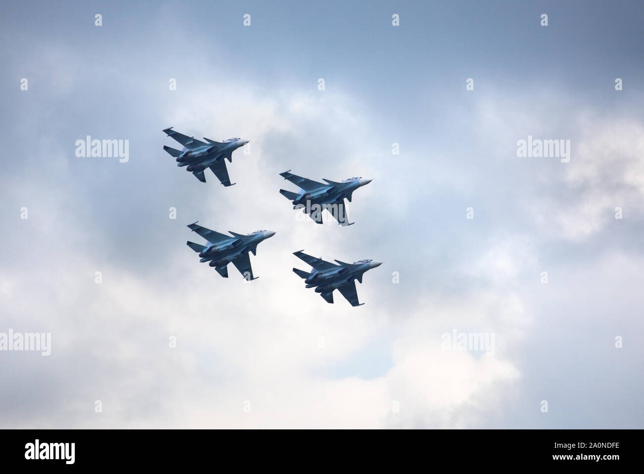 Novosibirsk, Russia, luglio 31, 2016 Mochishche airfield, locale air show, Aerobatic Team VKS 'falchi russo' Su-27 SM, quattro russo velivoli da combattimento Foto Stock