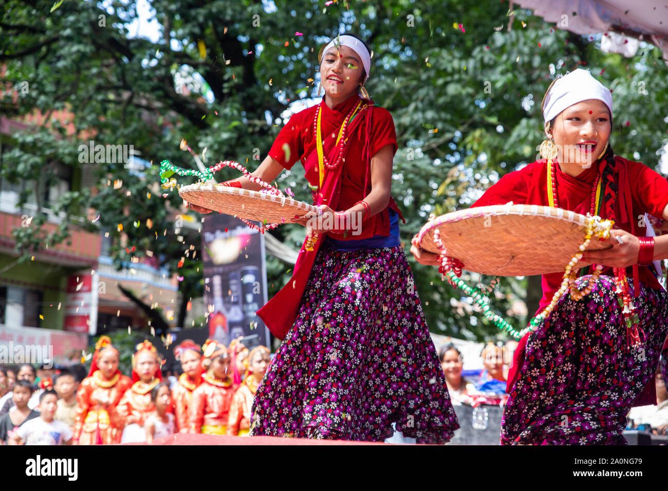 Kathmandu, Nepal - Sep 6,2019 : i bambini della scuola di eseguire la fase danza in un evento organizzato a Kathmandu. Foto Stock