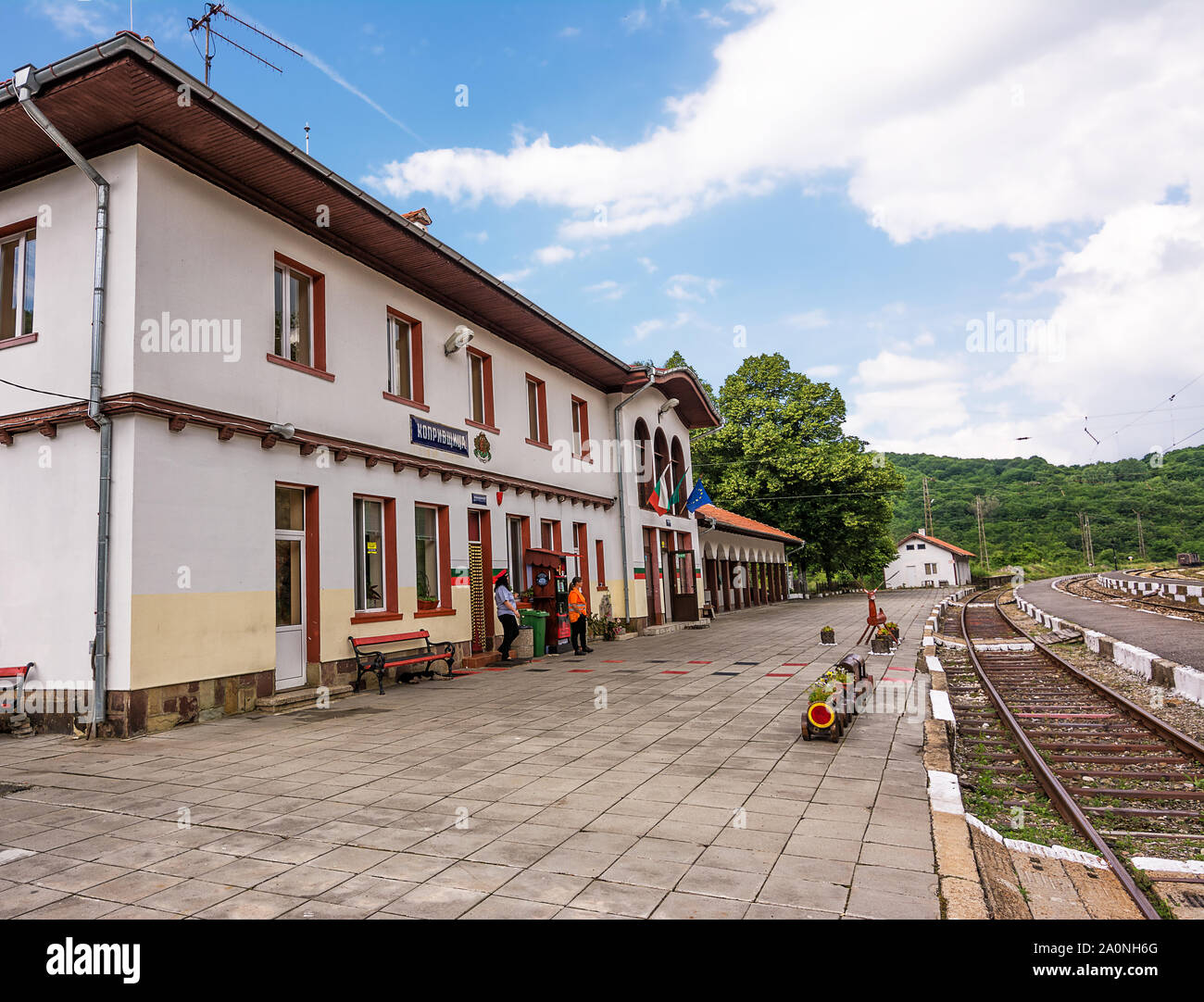Koprivshtitsa, Bulgaria - 19 Giugno, 2019: stazione ferroviaria del villaggio di Koprivshtitsa (Bulgaria) Foto Stock