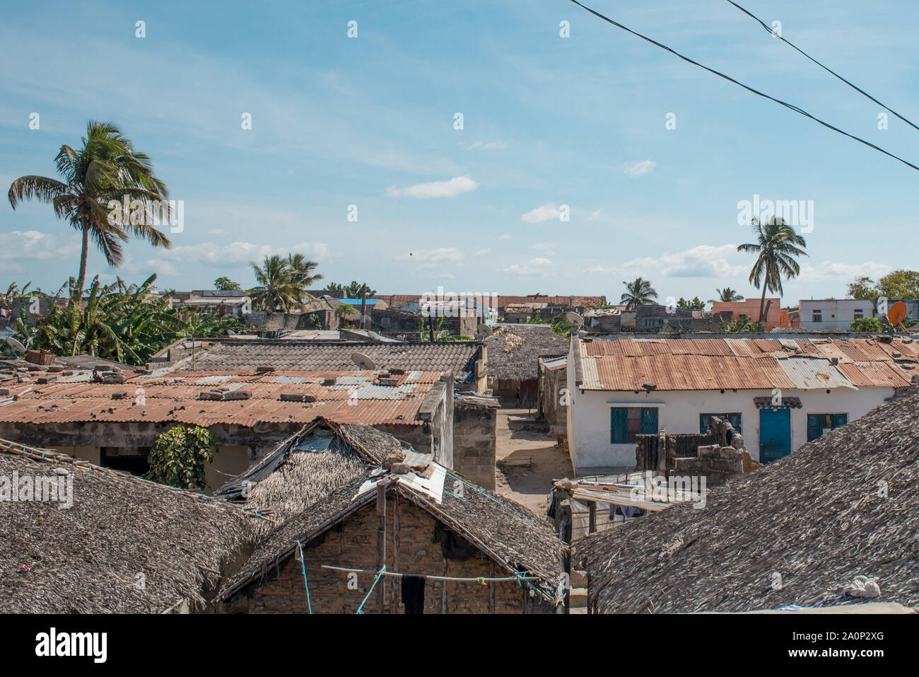 Edifici fatiscenti nella baraccopoli zona dell'isola di Mozambico (Ilha de Mocambique). Nampula Provincia, Mozambico, Africa. Foto Stock