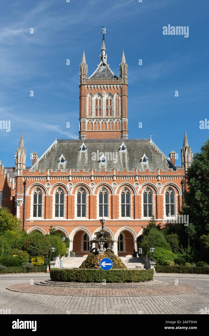 L'ex sanatorio di Holloway, una istituzione per il trattamento di quelle con malattia mentale, nel Surrey, Inghilterra, Regno Unito, costruito tra il 1873-1875 chiusi nel 1980 Foto Stock
