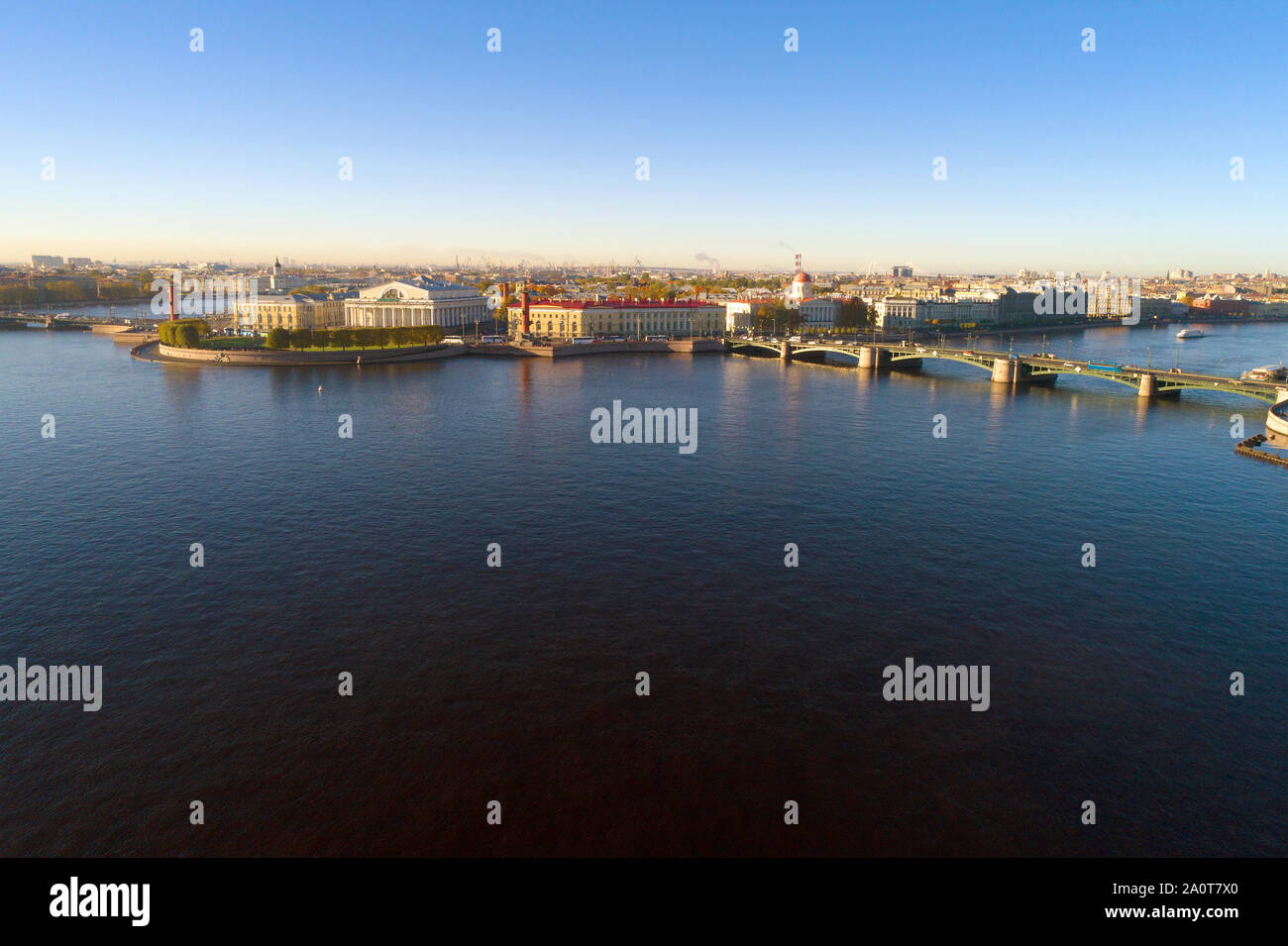 Vista lo spiedo dell'isola Vasilyevsky su una mattinata di ottobre. San Pietroburgo, Russia Foto Stock