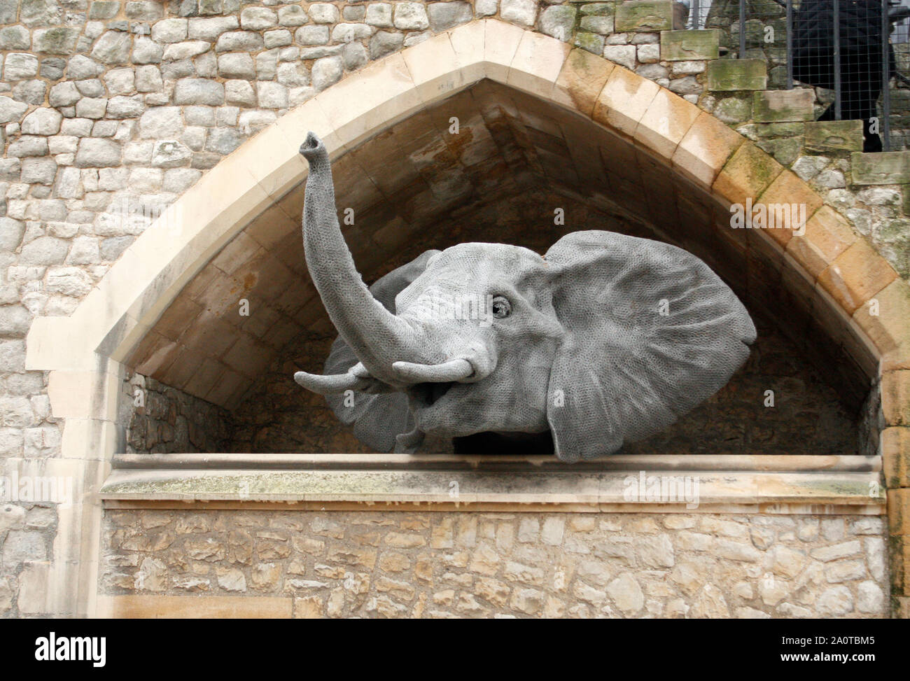 Scultura di elefante presso la Torre di Londra Foto Stock