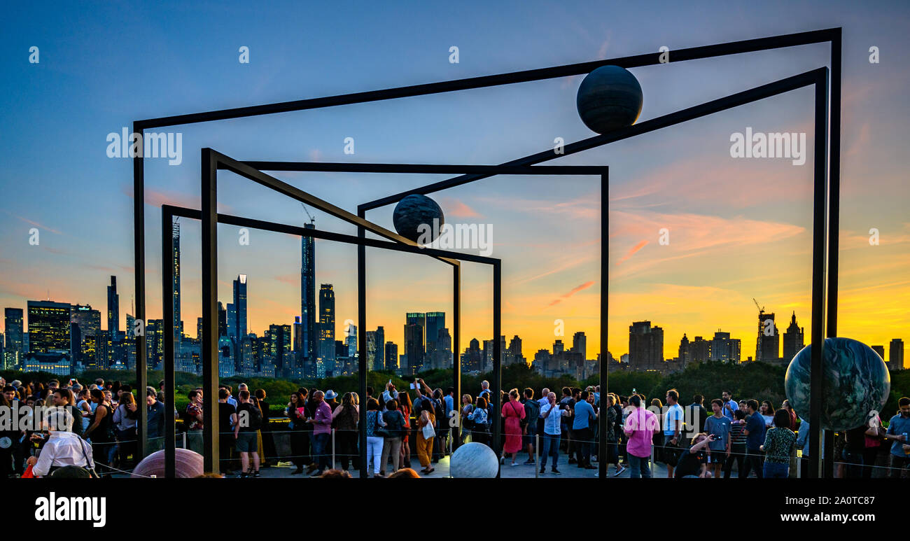 New York, Stati Uniti d'America, 20 settembre 2019. La città di New York. I visitatori godere la vista dal roof garden del Metropolitan Museum of Art di New York City n Foto Stock