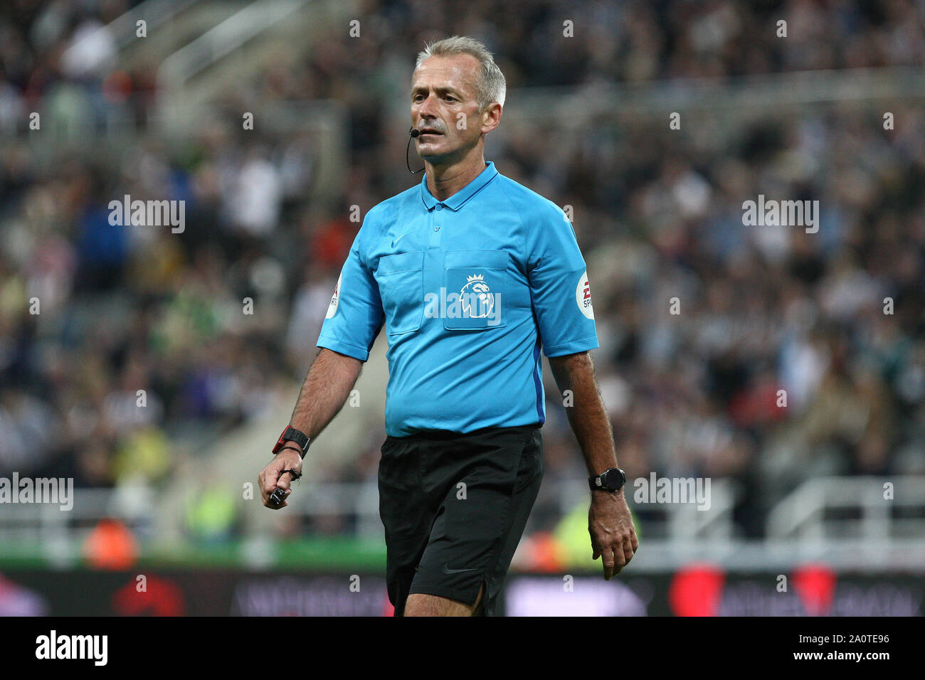 Newcastle, Regno Unito. Xxi Sep, 2019. Arbitro della corrispondenza Martin Atkinson durante il match di Premier League fra Newcastle United e Brighton e Hove Albion presso il St James Park, Newcastle sabato 21 settembre 2019. (Credit: Steven Hadlow | MI News) La fotografia può essere utilizzata solo per il giornale e/o rivista scopi editoriali, è richiesta una licenza per uso commerciale Credito: MI News & Sport /Alamy Live News Foto Stock