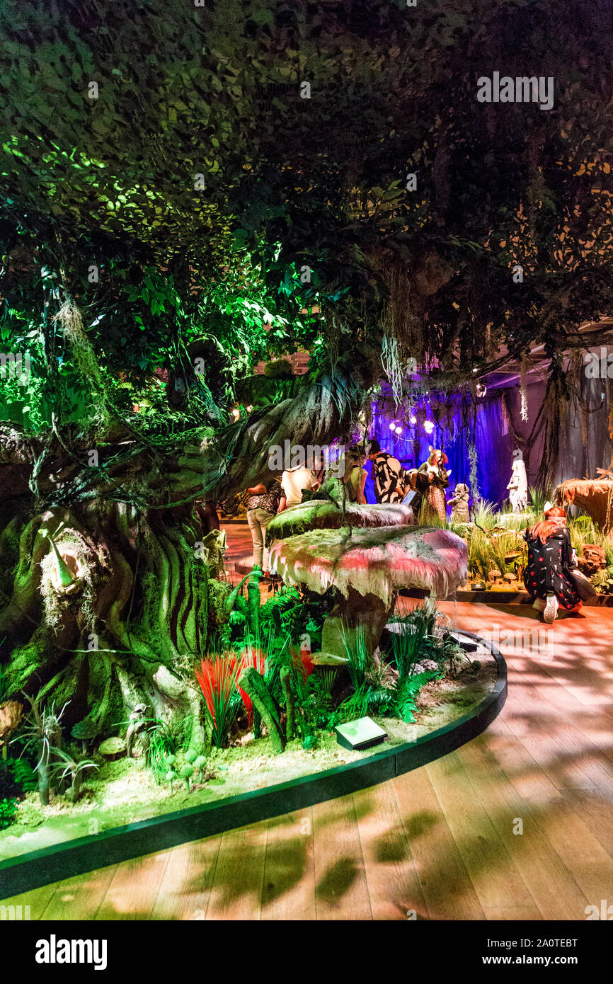 Il cristallo scuro: Età della resistenza mostra presso il BFI Southbank, London, Regno Unito Foto Stock