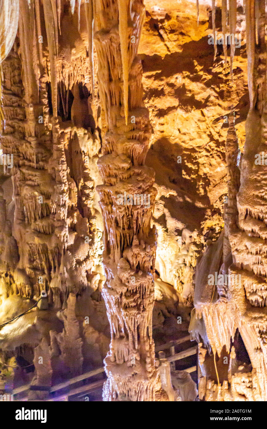 Vista interna della grotta Karaca situato nel villaggio Cebeli,Torul Town,Gumushane città,Turchia Foto Stock