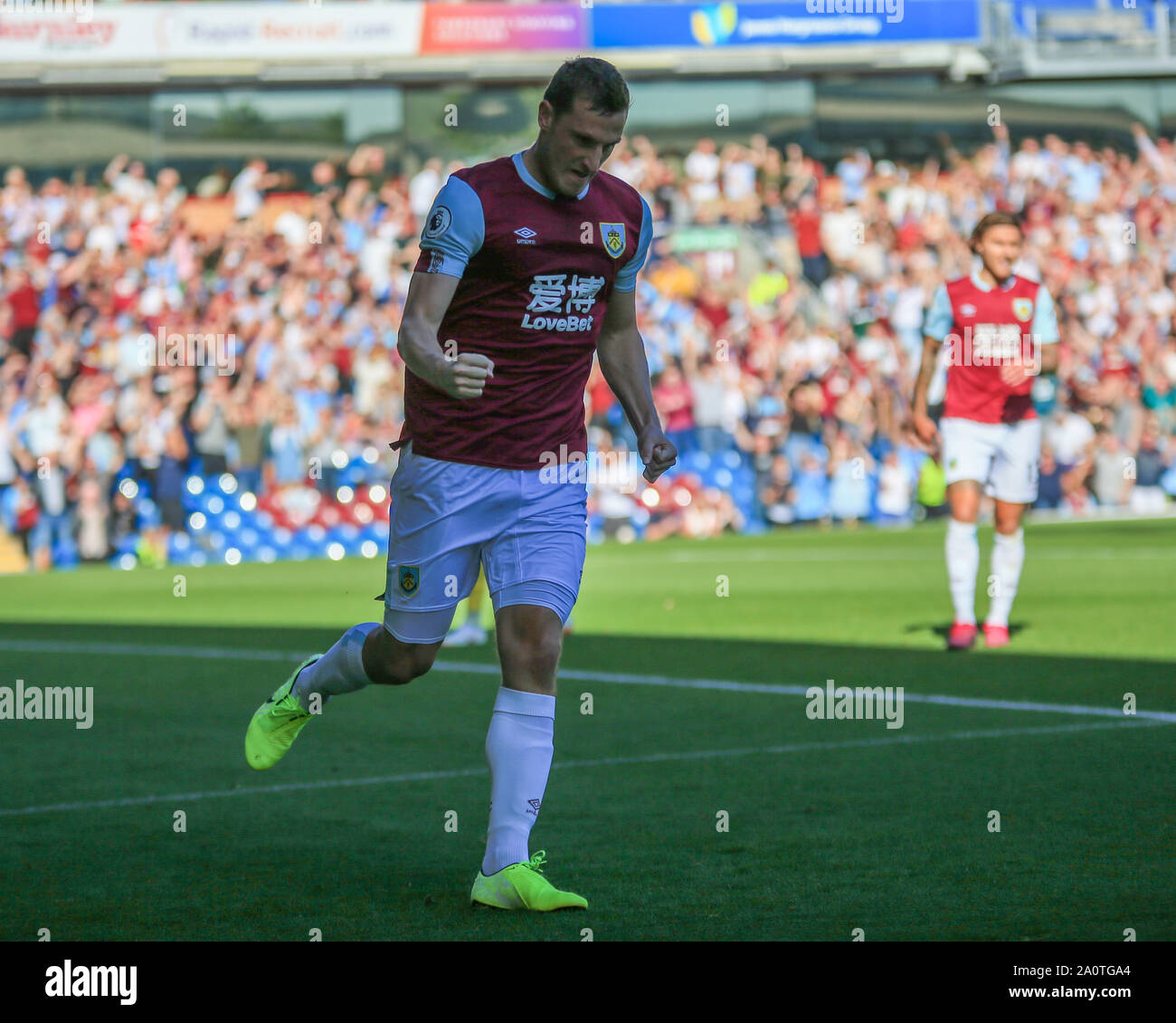 Il 21 settembre 2019, Turf Moor, Burnley, Inghilterra ; Premier League Football, Burnley vs Norwich City : Chris Wood (9) di Burnley celebra il suo obiettivo di rendere 2-0 Credito: Craig Milner/News immagini English Football League immagini sono soggette a licenza DataCo Foto Stock