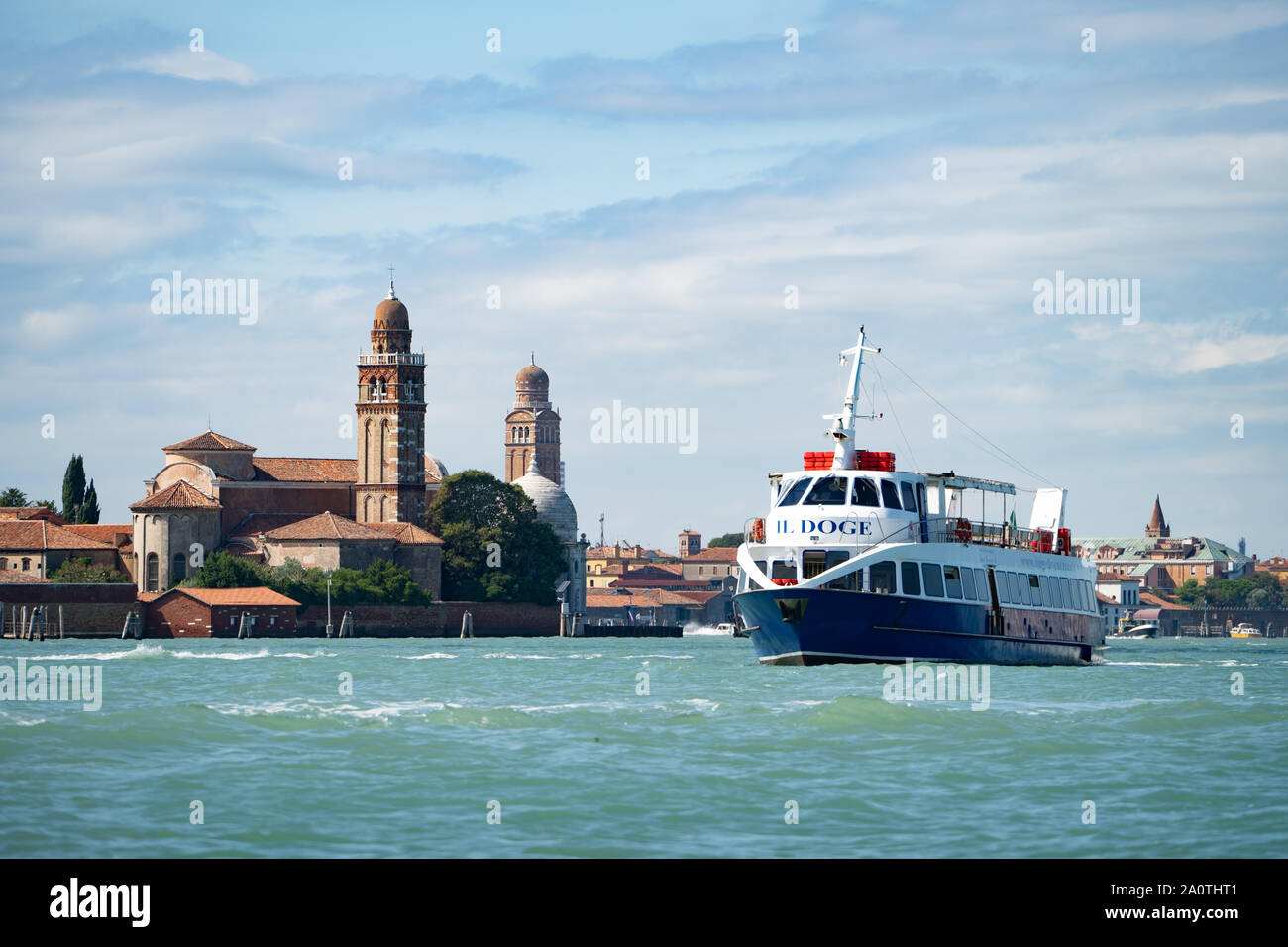 Gita di un giorno in barca ('il Doge') viaggiando tra Venezia e le isole, Venezia, Italia Foto Stock