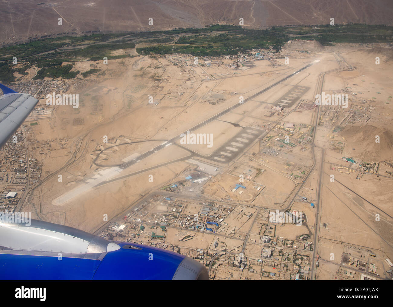 Vista aerea al paesaggio e aeroporto da Leh, Ladakh, India Foto Stock