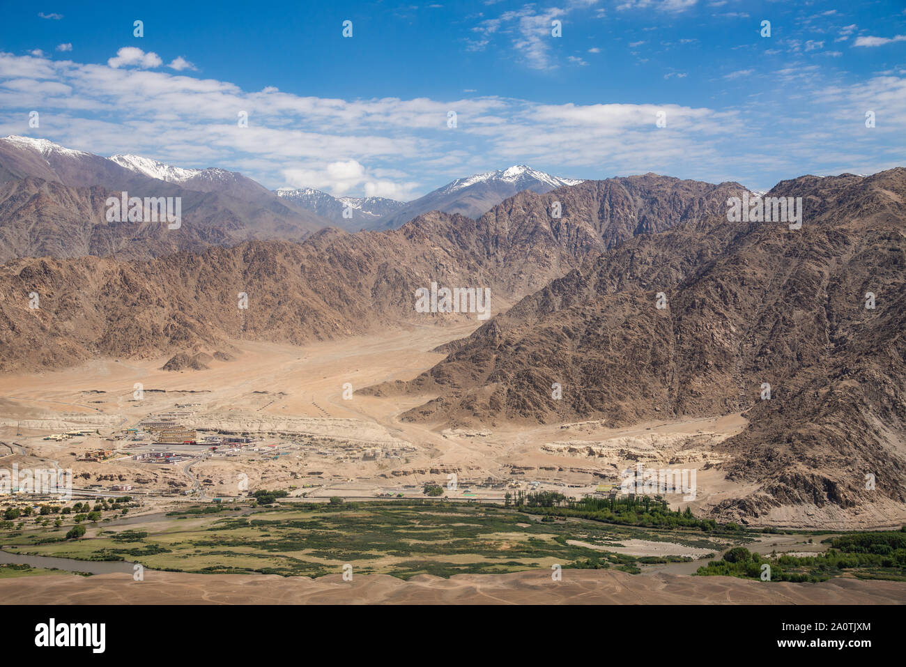 Vista a valle di Indus in Ladakh, India Foto Stock