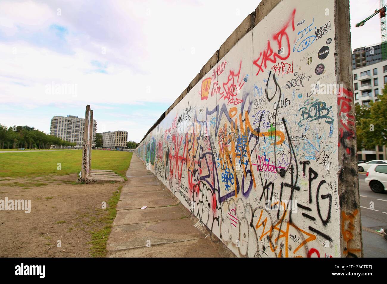 Berlino, Germania - 15 settembre: muro di Berlino graffiti visto il Sabato, Settembre 21, 2019 Berlino, Galleria sul lato orientale del Muro di Berlino in famoso memoriale. Foto Stock