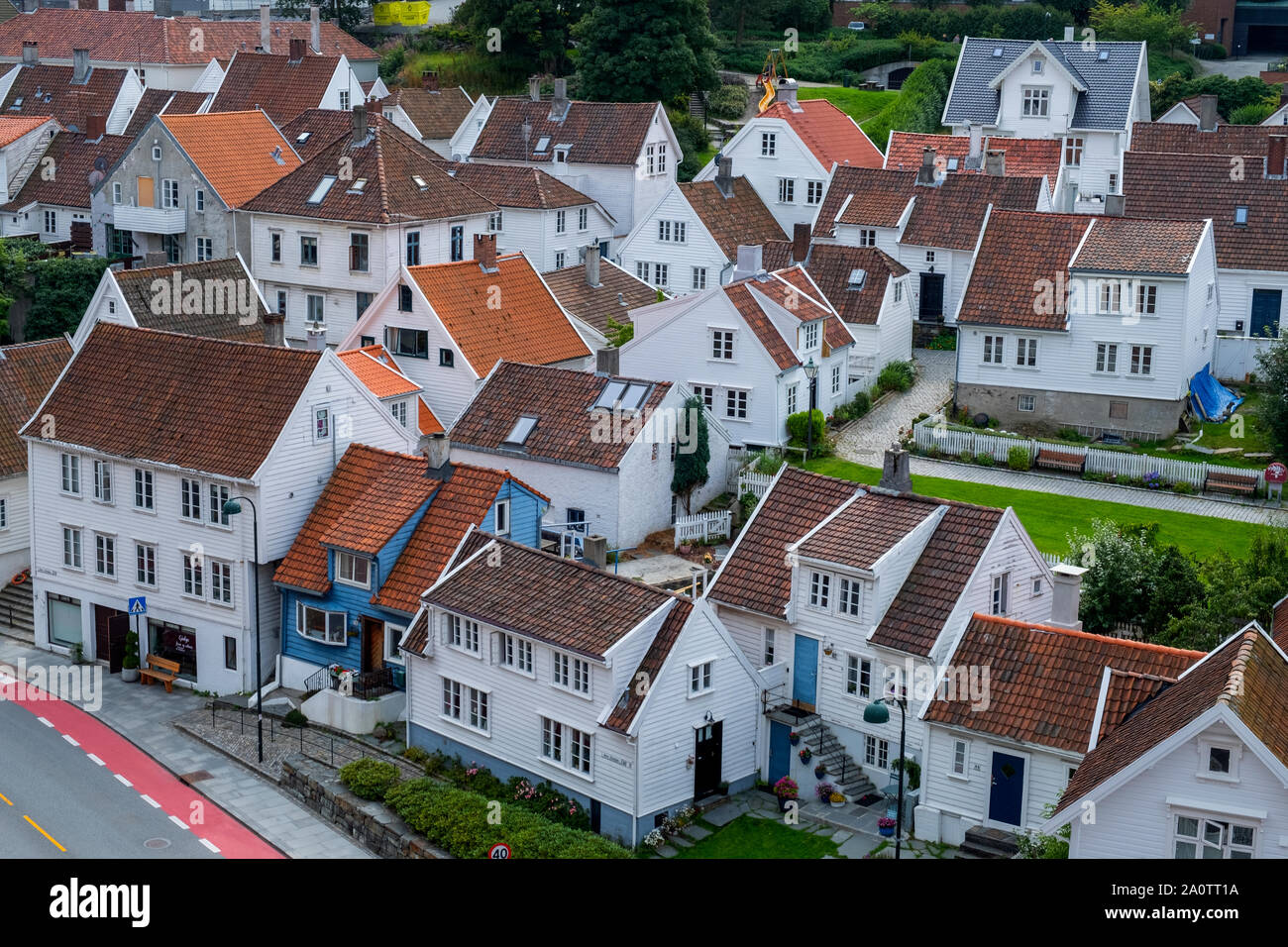 White xviii secolo le case in legno della vecchia Stavanger sul lato di Vågen Foto Stock