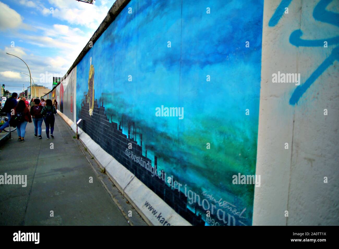 Berlino, Germania - 15 settembre: muro di Berlino graffiti visto il Sabato, Settembre 21, 2019 Berlino, Galleria sul lato orientale del Muro di Berlino in famoso memoriale. Foto Stock