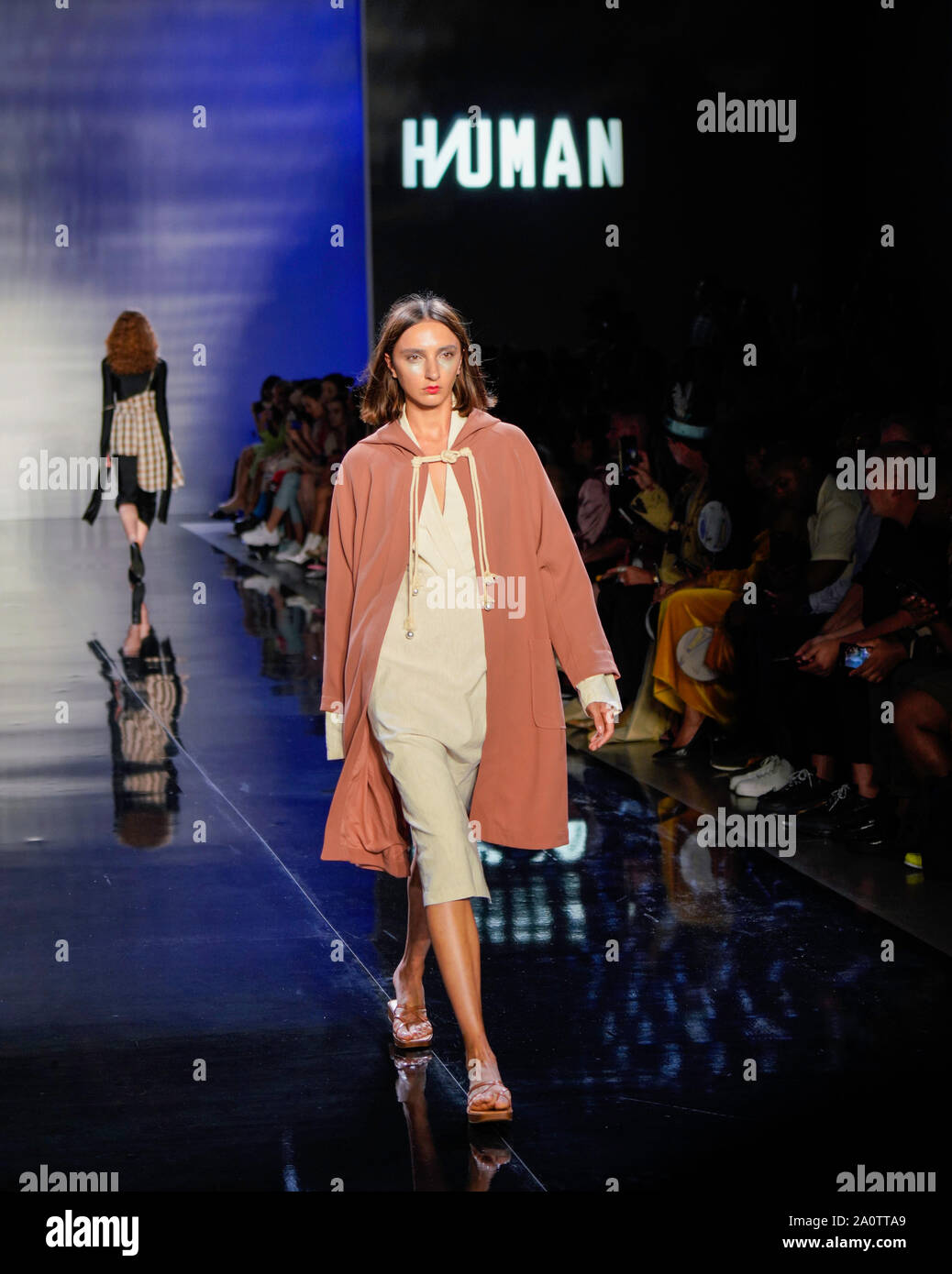 ICY presenta Primavera Estate 2020 Runway Show: Designer HIUMAN Foto Stock