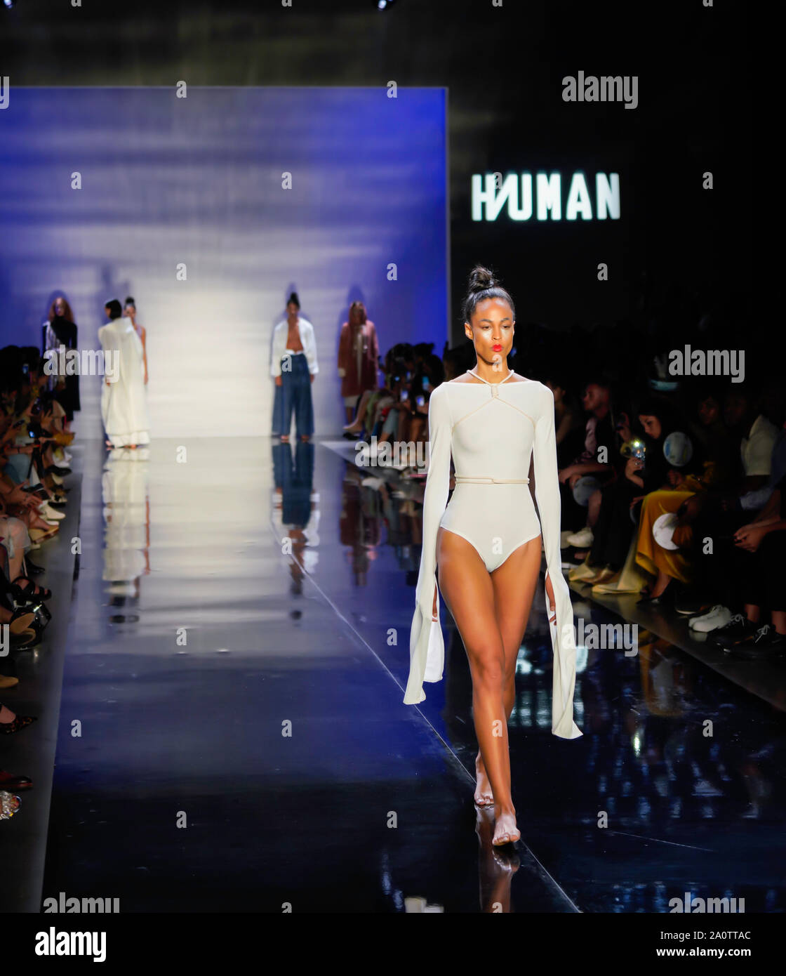 ICY presenta Primavera Estate 2020 Runway Show: Designer HIUMAN Foto Stock
