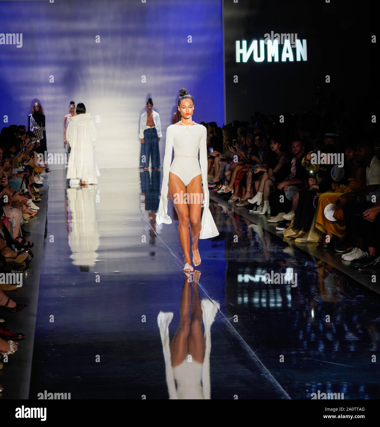 ICY presenta Primavera Estate 2020 Runway Show: Designer HIUMAN Foto Stock