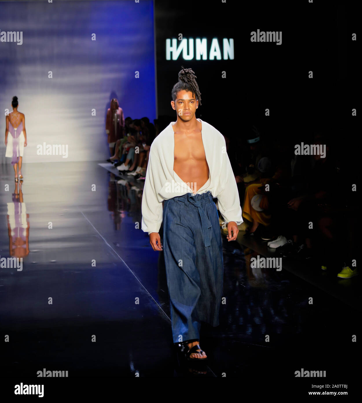 ICY presenta Primavera Estate 2020 Runway Show: Designer HIUMAN Foto Stock