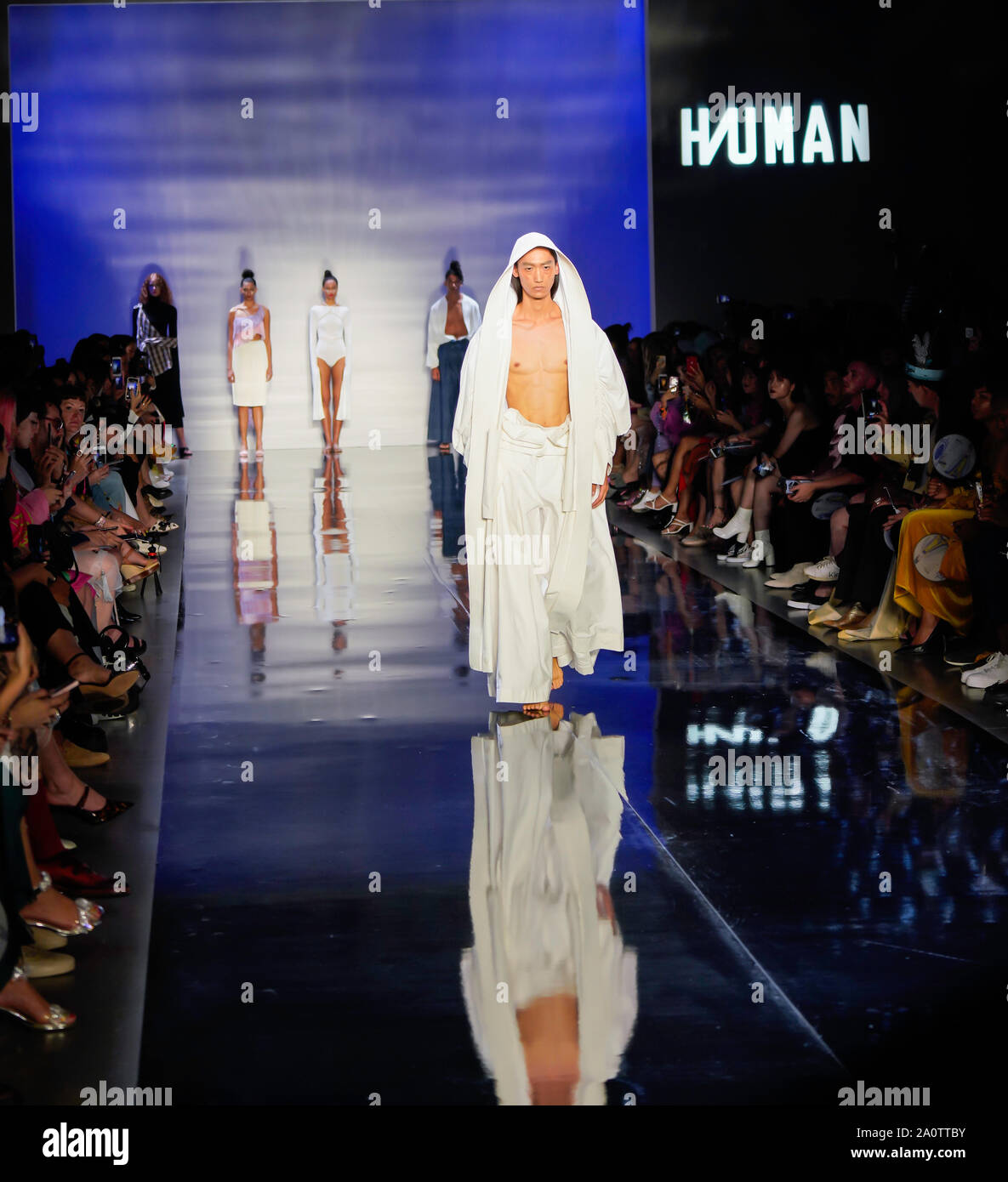 ICY presenta Primavera Estate 2020 Runway Show: Designer HIUMAN Foto Stock