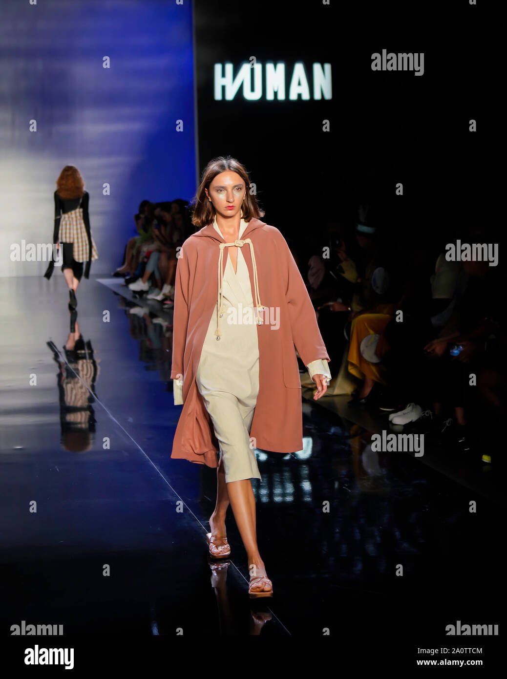 ICY presenta Primavera Estate 2020 Runway Show: Designer HIUMAN Foto Stock
