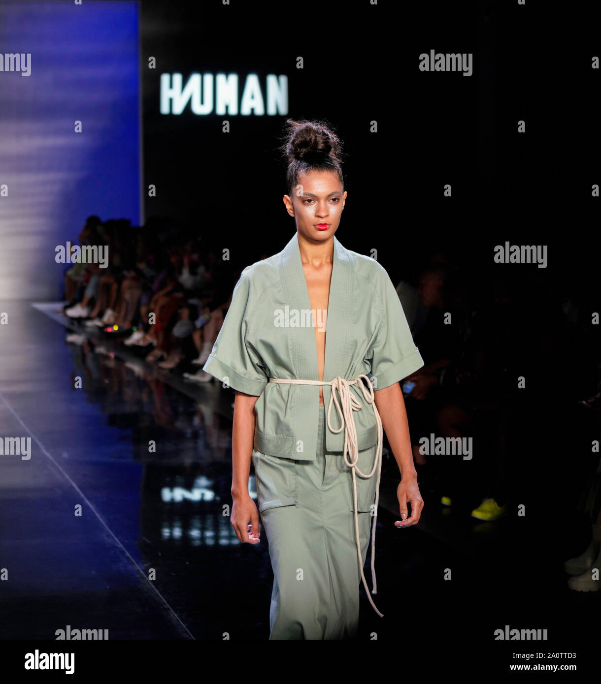 ICY presenta Primavera Estate 2020 Runway Show: Designer HIUMAN Foto Stock
