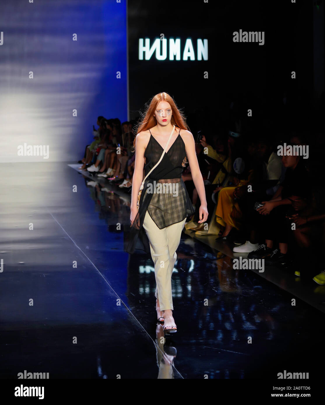 ICY presenta Primavera Estate 2020 Runway Show: Designer HIUMAN Foto Stock