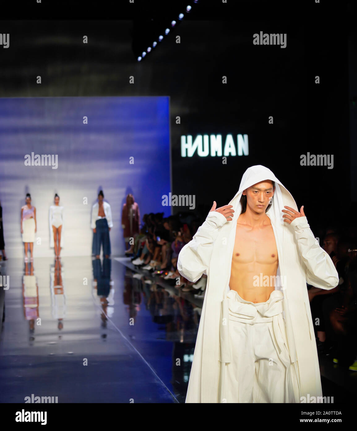 ICY presenta Primavera Estate 2020 Runway Show: Designer HIUMAN Foto Stock
