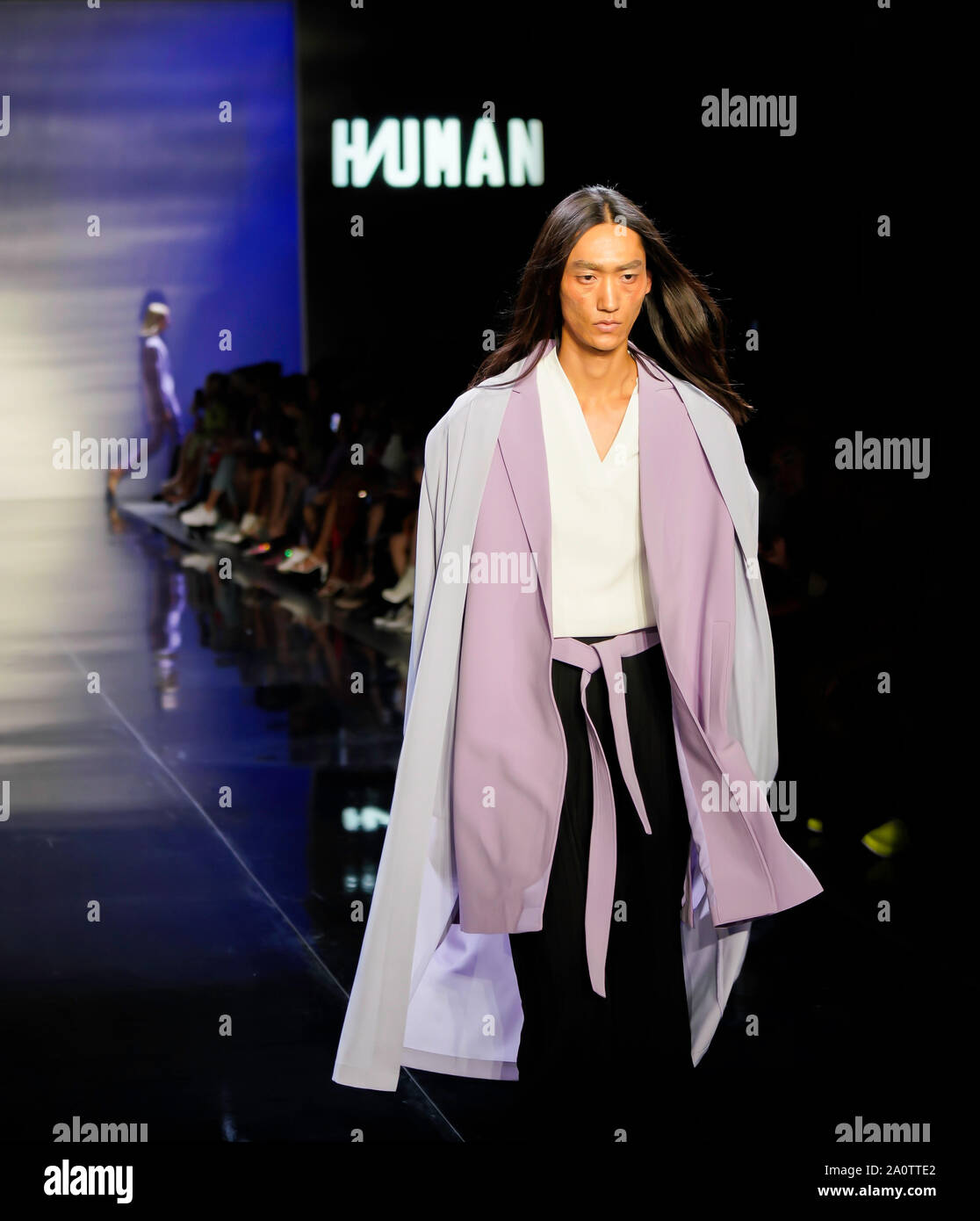 ICY presenta Primavera Estate 2020 Runway Show: Designer HIUMAN Foto Stock