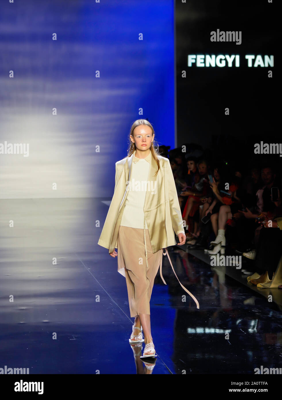 ICY presenta Primavera Estate 2020 Runway Show: Designer Fengyi Tan Foto Stock
