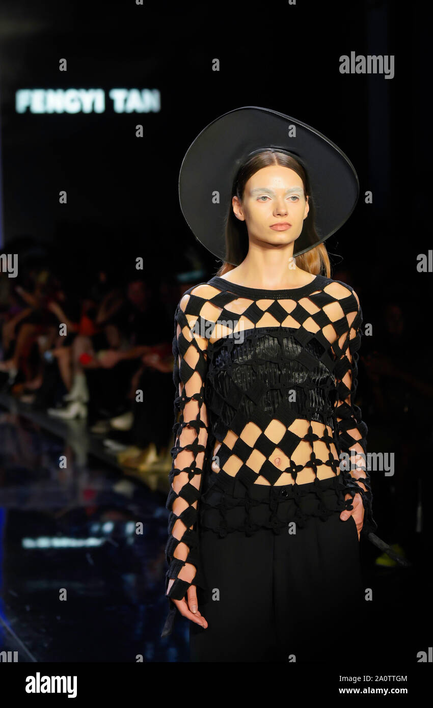 ICY presenta Primavera Estate 2020 Runway Show: Designer Fengyi Tan Foto Stock