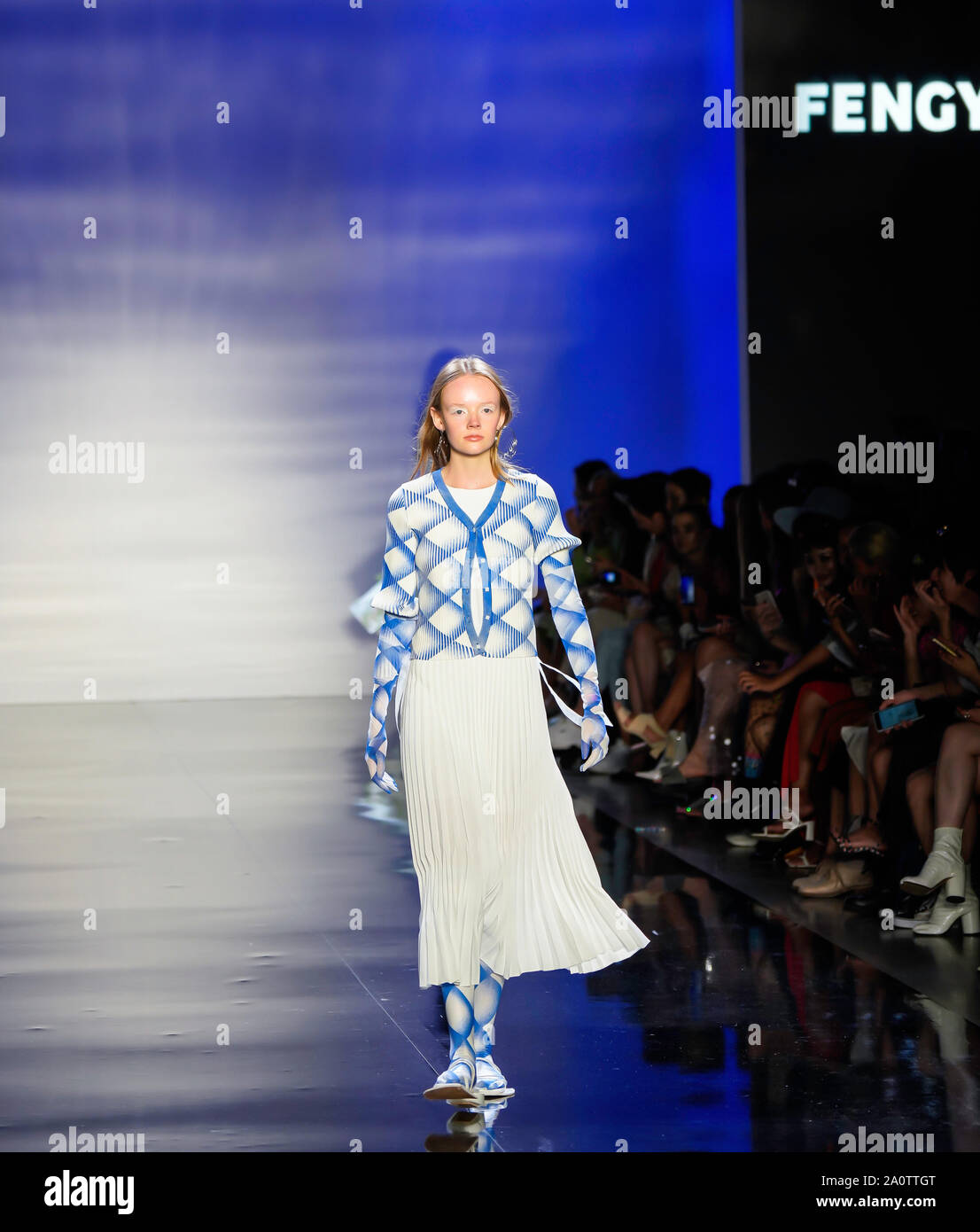 ICY presenta Primavera Estate 2020 Runway Show: Designer Fengyi Tan Foto Stock