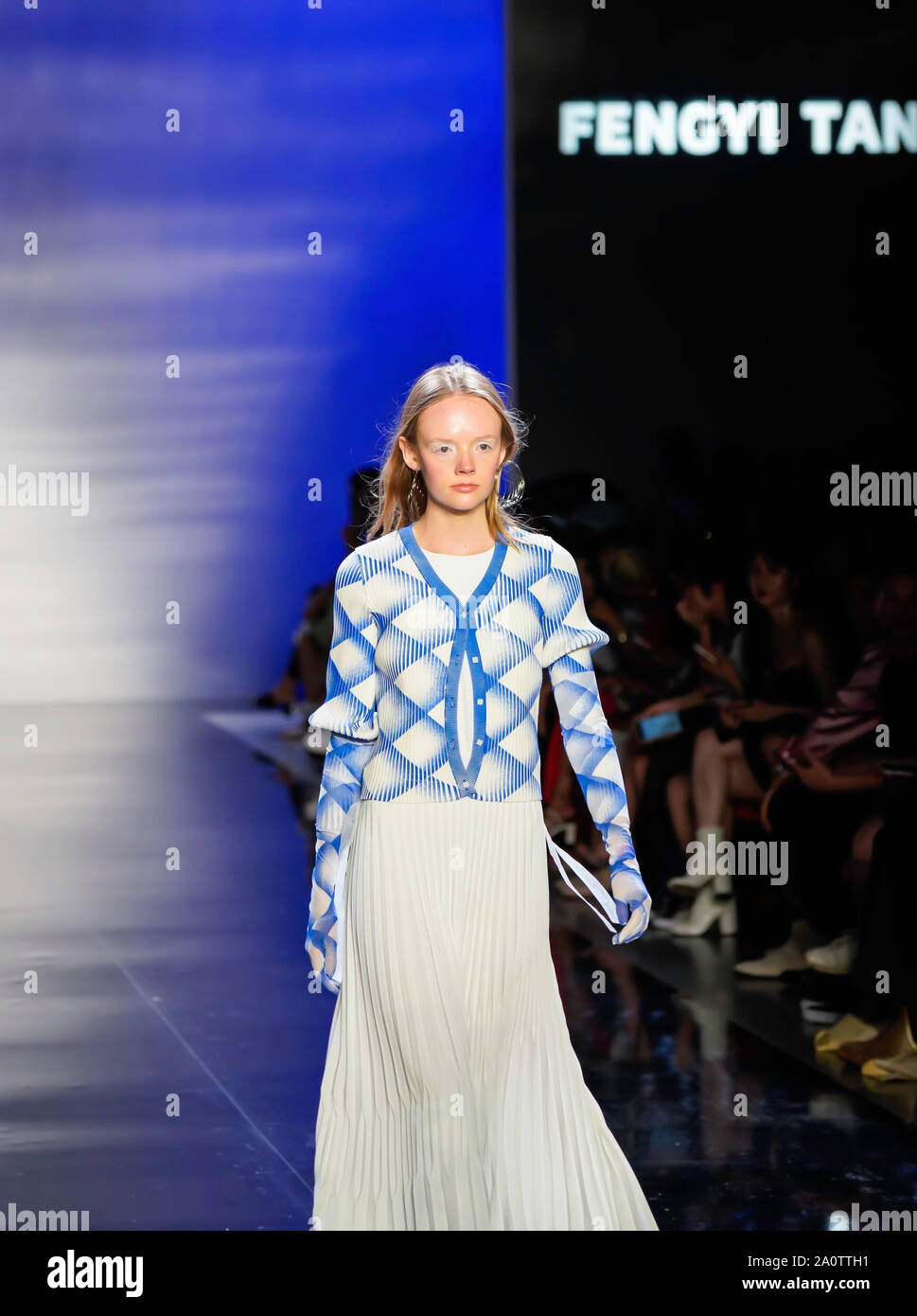 ICY presenta Primavera Estate 2020 Runway Show: Designer Fengyi Tan Foto Stock