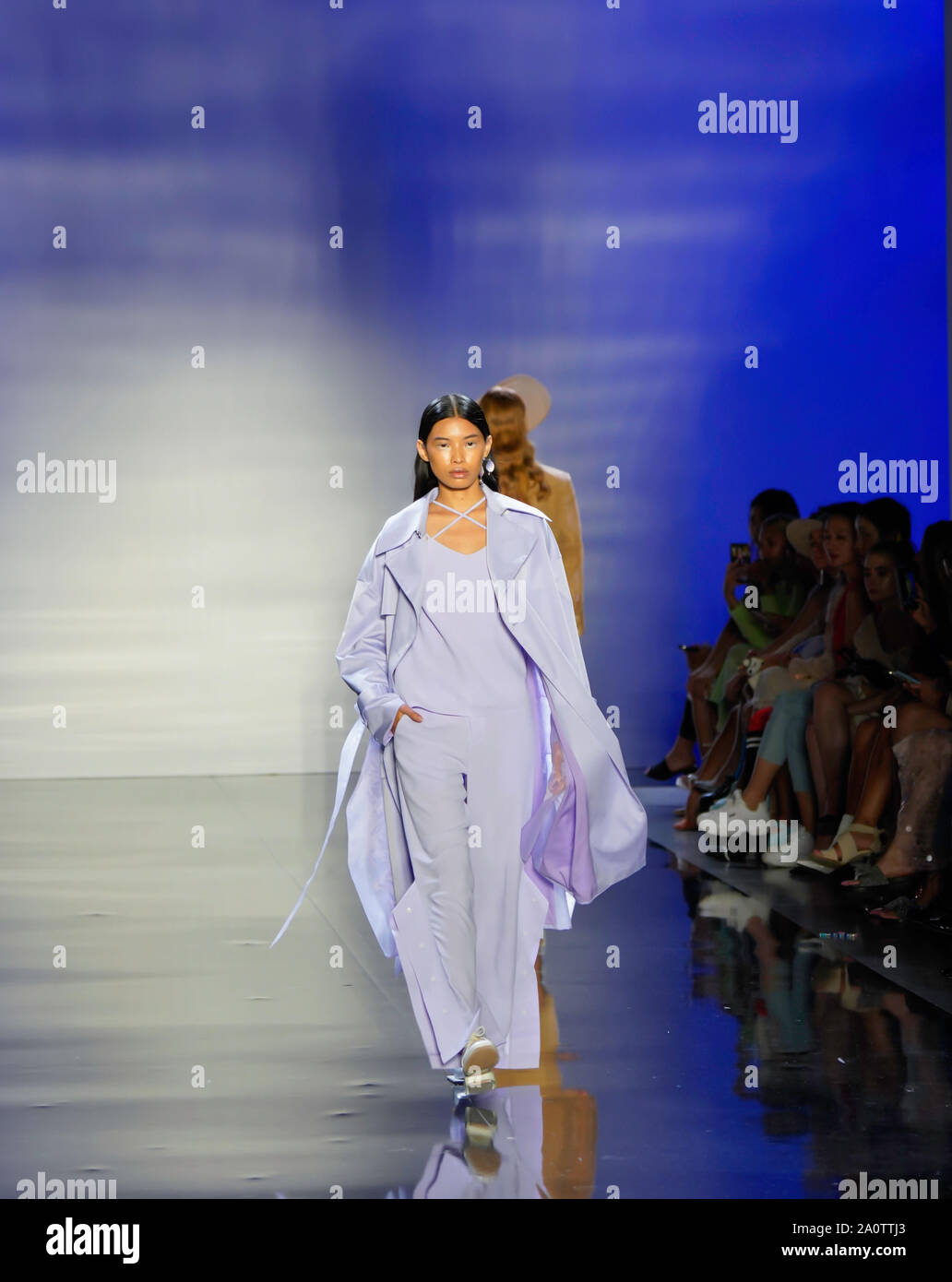 ICY presenta Primavera Estate 2020 Runway Show: Designer Fengyi Tan Foto Stock