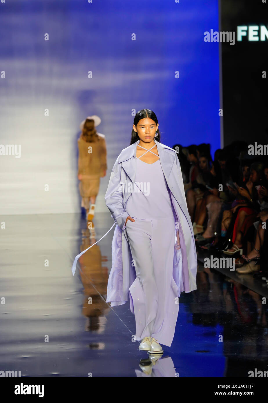 ICY presenta Primavera Estate 2020 Runway Show: Designer Fengyi Tan Foto Stock
